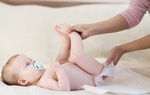 Trẻ sơ sinh bị tiêu chảy, phải làm sao?