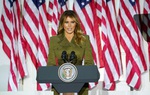 Bà Melania Trump gửi thông điệp đi vào lòng người đến các bà mẹ Mỹ