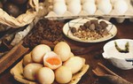 Cách làm trứng muối cho vào nhân bánh Trung thu tuyệt ngon của U40 Sài Gòn