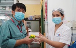 "May 10" phát 20 vạn viên C sủi, giúp công nhân tăng  sức đề kháng Covid-19