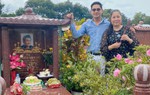 Hồng Vân tức tốc đi viếng mộ cố nghệ sĩ Anh Vũ khi bạn thân "báo mộng" trách bị bỏ quên  