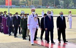 Lãnh đạo Đảng, Nhà nước vào Lăng viếng Chủ tịch Hồ Chí Minh và dâng hương tưởng niệm các Anh hùng liệt sĩ