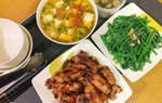 Vợ mê nấu ăn khoe mâm cơm giản dị, dân mạng thốt lên "nhìn đơn giản mà ngon vô cùng"