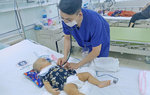 Ngã vào thùng đồ chơi, bé trai 11 tháng tuổi bị kéo đâm vào đầu gây xuất huyết não