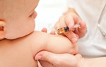 Vaccine 5 trong 1 là gì và trẻ em tiêm mũi này sẽ bị sốt mấy ngày?