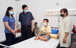 Phụ huynh phải lấy cớ mang chăn để vào trường xem con ăn bán trú thế nào