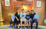BTV Quang Minh khoe gia đình "tứ quý", dân mạng nhìn ảnh mà thấy phục người vợ