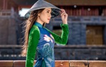 Áo dài hoa sen thanh nhã, kiêu kỳ bên Đại Nội Huế 