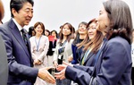 “Nền kinh tế phụ nữ” - Di sản quý của Thủ tướng Nhật Bản Shinzo Abe