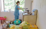 Nữ hộ lý trong cuộc chiến chống Covid-19: Những “nốt trầm” lặng lẽ