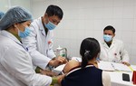 3 nữ tình nguyện viên bắt đầu tiêm vaccine Nanocovax liều cao nhất