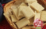 Kẹo mè xửng giòn thơm, ngọt ngào, khách đến nhà ngày Tết còn muốn xin mang về