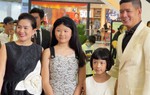Con gái Bình Minh chân dài vượt mẹ, nổi bật khi đi dự ra mắt phim của bố