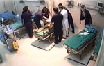 Đi lấy cây thuốc, người đàn ông đạp trúng bẫy súng, trúng đạn