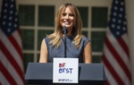 Thông điệp chia tay của bà Melania Trump: Cần nuôi dạy con cái tốt!