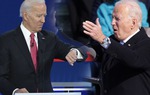 Tổng thống Mỹ Joe Biden chứng minh quyền lực qua chiếc đồng hồ đeo tay