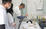 Nữ bệnh nhân 20 tuổi mù cả hai mắt vì tiêm filler nâng mũi tại spa của bạn thân