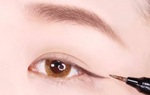 Sau phẫu thuật cận thị bao lâu thì được đeo lens, trang điểm?