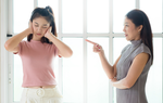 Mẹ can thiệp thô bạo khi biết con nhắn tin với bạn khác giới