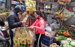 Người tiêu dùng vội vàng sắm Tết sớm vì lo ngại dịch Covid-19