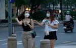Buổi tối đầu tiên TPHCM nới lỏng giãn cách trên phố đi bộ Nguyễn Huệ