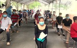 Bình Dương chấn chỉnh tình trạng tập trung đông người tại các điểm tiêm vaccine