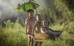 Dọn kho đồ cũ, ngồi cả buổi với ký ức hồi xưa