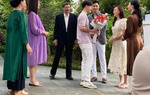 Kết thúc Hương Vị Tình Thân: Khánh Thy cùng chồng rạng rỡ mang hoa đón Nam trở về