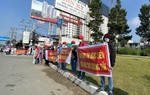 Khách hàng dự án Roxana Plaza ở Bình Dương giăng băng rôn đòi bàn giao căn hộ