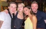 Con dâu nhà Beckham cột tóc bằng vải, thích diện đồ do mẹ chồng thiết kế