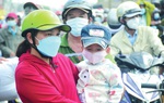 Dòng người từ vùng dịch đổ về quê: Cần đặc biệt quan tâm đến phụ nữ mang thai và trẻ em