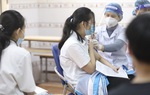 Hà Nội bắt đầu tiêm vaccine ngừa Covid-19 cho học sinh lớp 9: Phụ huynh vừa mừng vừa lo