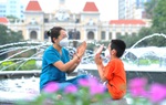 Câu chuyện cuộc sống ấm áp qua 160 bức ảnh đầy tình người của Nguyễn Á