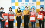 Văn phòng OSSO Cần Thơ trao 200 phần quà "san sẻ yêu thương" cho phụ nữ di cư hồi hương