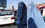 Taliban cấm phụ nữ di chuyển đường dài nếu không có nam giới đi cùng