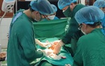 Huy động trực thăng ra đảo cứu sản phụ vỡ thai ngoài tử cung