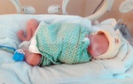 Bé trai sơ sinh bị bỏ rơi trong tình trạng tím tái ngày 29 Tết: Lá thư để lại viết gì?