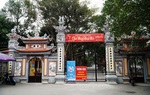 Đền Đô tạm dừng đón khách, nhiều người đến thăm viếng phải quay về