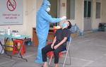 Thanh niên TPHCM được lấy mẫu xét nghiệm Covid-19 trước khi nhập ngũ