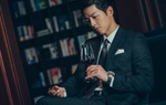 Hậu ly hôn, Song Joong Ki đổi hình tượng lạnh lùng siêu ngầu, nhưng vẫn bị chê "một màu"