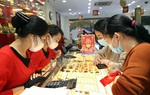 Giá vàng SJC tăng 120.000 đồng, tỷ giá trung tâm lên 23.204 đồng