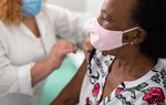 5 lý do bạn nên tiếp tục đeo khẩu trang ngay cả sau khi đã tiêm vaccine ngừa Covid-19 