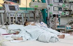 Bé 13 tháng tuổi nguy kịch vì uống nhầm dầu thắp đèn