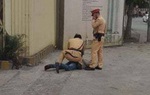 Vi phạm nồng độ cồn "ma men" còn chửi bới, đấm vỡ mắt kính CSGT