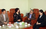 Hội LHPN Hà Nội: Thăm, động viên gia đình các nạn nhân trong vụ xe khách chở 19 hội viên phụ nữ bị lật