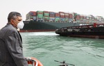 Cuộc giải cứu tàu Ever Given trên kênh Suez vẫn tiếp diễn