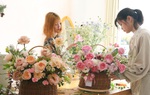 Xuất hiện nhiều loại hoa độc lạ giá mềm làm quà tặng 8/3