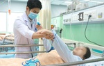 Thai phụ đột ngột méo miệng, yếu liệt nửa người khi đang ăn tối