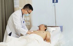 Cụ ông bị dập phổi, vỡ gan do ngã từ cây xoài  