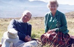 Nữ hoàng Anh Elizabeth II chia sẻ bức ảnh hạnh phúc một thời bên Hoàng thân Philip